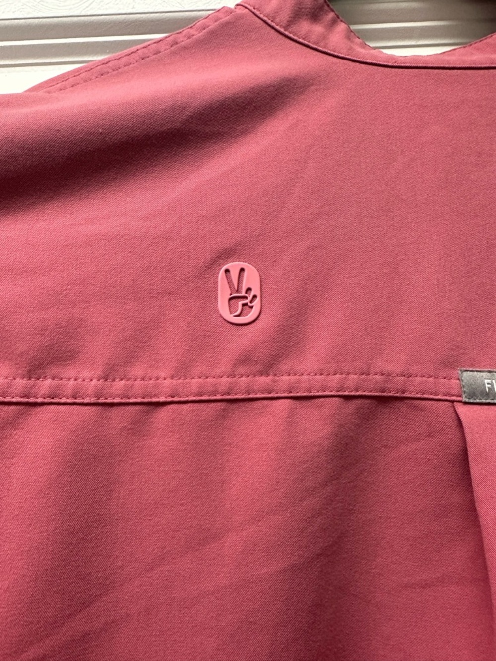 FIGS Quartz Pink Limited Edition Rafaela Scrub Top SMALL “Peace out” - Picture 6 of 6